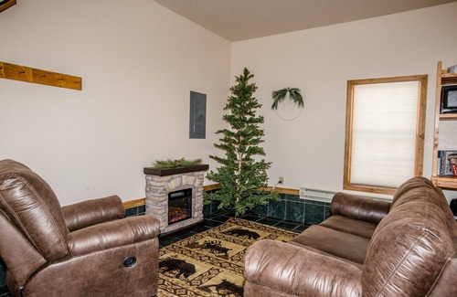 Ironwood Cabina | Cozy Ski Cabin Located Directly on Trails