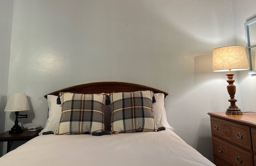 Pla-Vada Woodlands Cabina | Cozy Ski Chalet in Soda Springs - wood stove, dog friendly, great for families