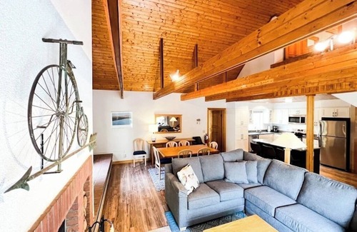 Waitsfield Cabina | Cozy Ski Condo in heart of Mad River Valley, Vermont - One Week ONLY!