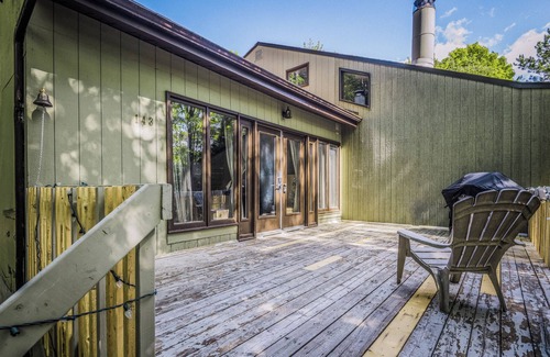 Mont-Tremblant Chalet De Esquí | Cozy Ski-In Ski-Out Chalet, just a 5 minute walk from the Tremblant Village!