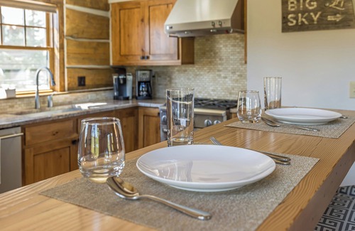 Powder Ridge Cabina | Cozy Ski-In/Ski-Out Cabin: Private Deck, Grill, Hot Tub + Views!