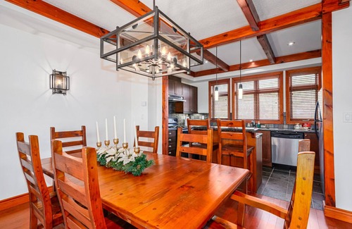 Craigleith Cabaña | ✨Cozy Ski Retreat Cottage at The Base of Blue Mountain✨