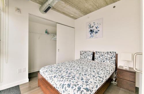 Downtown Winnipeg Apartamento | Cozy Skyline Condo in Downtown, across Canada Life Centre