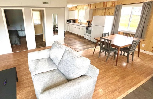 Honor Casa | Cozy Sleeping Bear Dunes Cabin 1