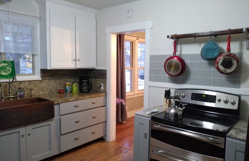Brownstown Casa | Cozy "Sloth" Cottage by Yakima College, 5 mins to Memorial Hospital.