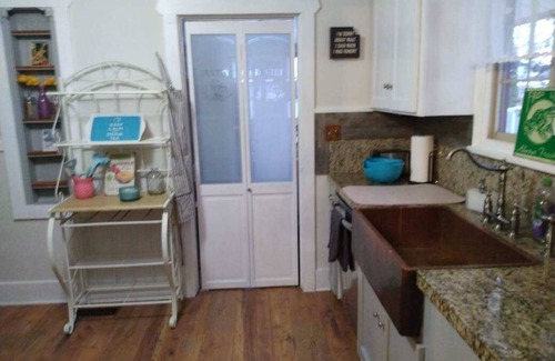Brownstown Casa | Cozy "Sloth" Cottage by Yakima College, 5 mins to Memorial Hospital.