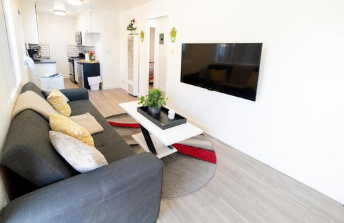Wilshire Apartamento | cozy small 2 bedroom in Koreatown/Hollywood