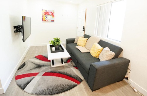 Wilshire Apartamento | cozy small 2 bedroom in Koreatown/Hollywood