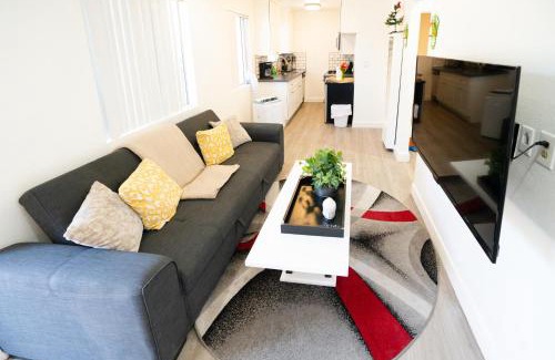 Wilshire Apartamento | cozy small 2 bedroom in Koreatown/Hollywood
