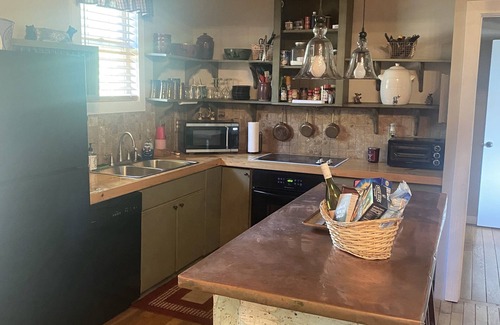 Double Springs Casa | Cozy Smith Lake Cabin with Flat Lot in Double Springs/Bankhead- Pet Friendly
