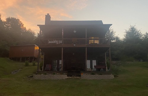Double Springs Casa | Cozy Smith Lake Cabin with Flat Lot in Double Springs/Bankhead- Pet Friendly