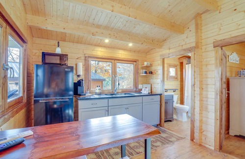 Waynesville Cabina | Cozy Smokies Tiny Home Cabin complete with a deck & mountain views.