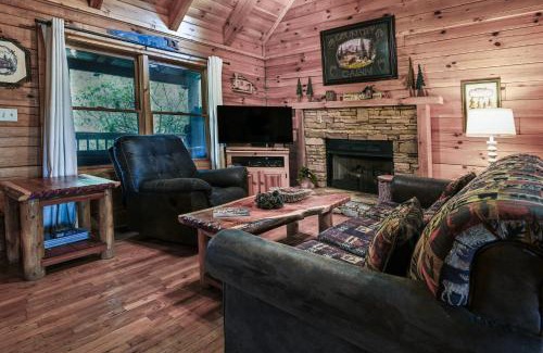 Pigeon Forge Casa | Cozy Smoky Mountain Cabin! Hot Tub Pool Table