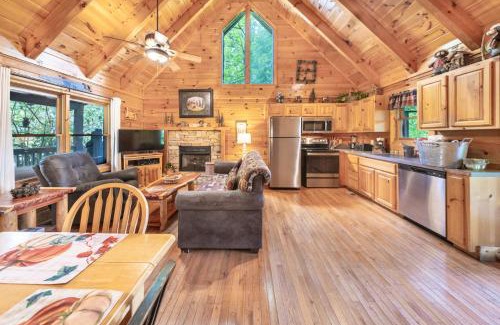 Pigeon Forge Casa | Cozy Smoky Mountain Cabin! Hot Tub Pool Table