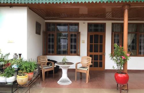 Deoghat Apartamento | Cozy Solan Apartment with Stunning Views