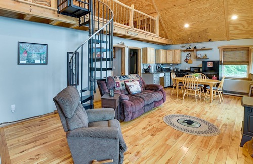 Washington County Cabina | Cozy South Bay Cabin w/ Lake & Mountain Views