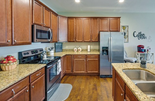 Greenville Casa | Cozy South Carolina Retreat w/ Patio & Fireplace!