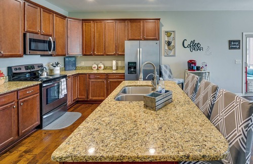 Greenville Casa | Cozy South Carolina Retreat w/ Patio & Fireplace!