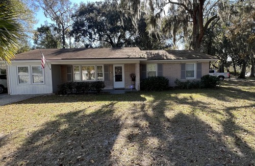 Windsor Forest Casa | Cozy Southside Savannah 3 Bed room 2 Bath home - 15 Minutes to downtown Savannah