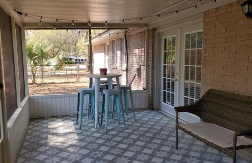 Windsor Forest Casa | Cozy Southside Savannah 3 Bed room 2 Bath home - 15 Minutes to downtown Savannah