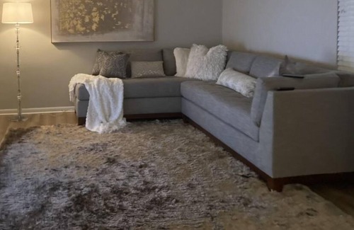 Birmingham Condominio | Cozy space near great food, shopping, well-being activities & entertainment!
