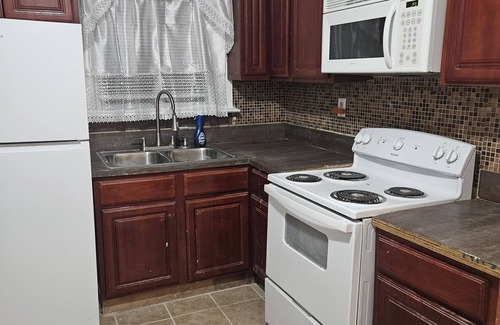 Williamsbridge Apartamento | Cozy spacious 2 separate rooms in a two-bedroom apartment