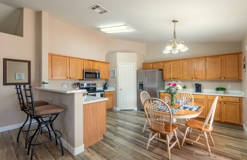 Gateway Ranch Casa | Cozy & Spacious 3BR Pet Friendly Single-Story Big Backyard near SanTan Mall