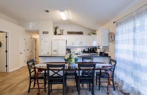 Northwest Pensacola Casa | Cozy & Spacious 4 bdrm Cottage in Pensacola