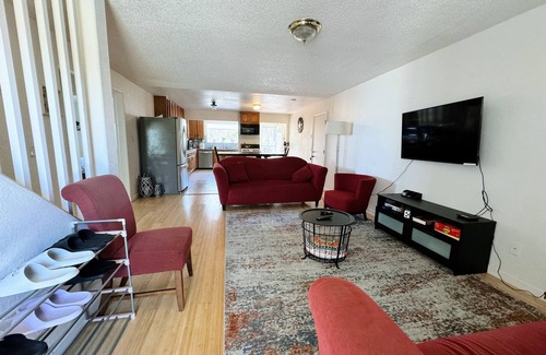 Seaside Casa | Cozy & Spacious 4B2B + Sleeps 14 + 2 FREE Aquarium Tickets + Family Friendly