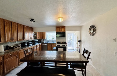 Seaside Casa | Cozy & Spacious 4B2B + Sleeps 14 + 2 FREE Aquarium Tickets + Family Friendly