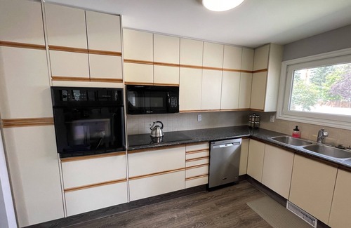Southeast Calgary Casa | Cozy, spacious and comfortable family friendly home!