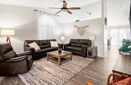 Castlegate Casa | Cozy, Spacious, Charming, Convenient, Family - King - Billiard -