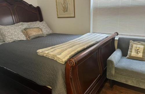 Richmond Casa | Cozy spacious family home near Carytown fully fenced