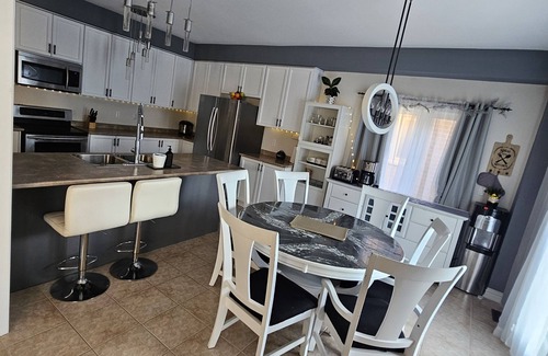 Angus Casa | Cozy Spacious Family Home