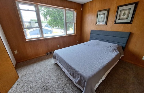 St. Charles Apartamento | Cozy/Spacious home near Whitewater State Park!
