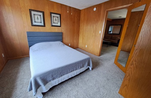 St. Charles Apartamento | Cozy/Spacious home near Whitewater State Park!