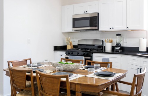 Communipaw Casa | Cozy & Spacious Home Near NYC, 5 mins from Train