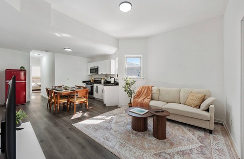 Communipaw Casa | Cozy & Spacious Home Near NYC, 5 mins from Train