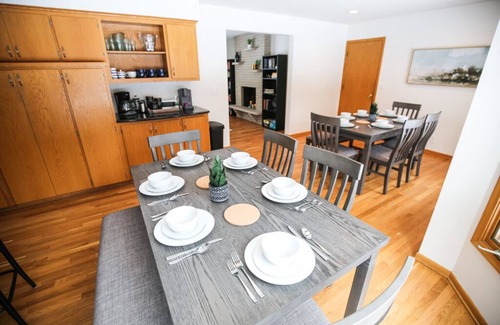 Golden Valley Casa | Cozy Spacious Home Near DT, Ski, Sled & Skate Parks