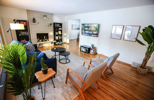 Golden Valley Casa | Cozy Spacious Home Near DT, Ski, Sled & Skate Parks