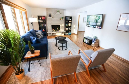 Golden Valley Casa | Cozy Spacious Home Near DT, Ski, Sled & Skate Parks