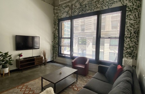 Historic Core Apartamento | Cozy Spacious Loft in DTLA nearby shops & highly rated restaurants