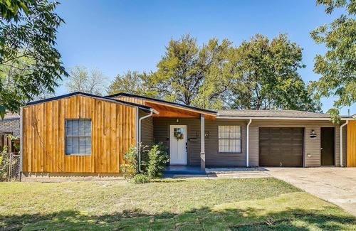 Farmers Branch Casa | Cozy Spacious Modern House near DFW Airport I 4B2B