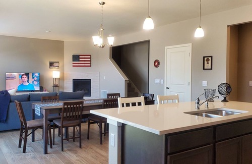 The Pinery Casa | Cozy, Spacious, Mountain Getaway!