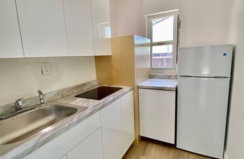 Poinsettia Heights Casa | Cozy spacious Studio With Private small Backyard. Pet Friendly