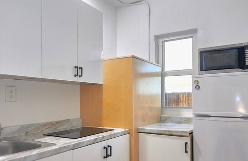 Poinsettia Heights Casa | Cozy spacious Studio With Private small Backyard. Pet Friendly