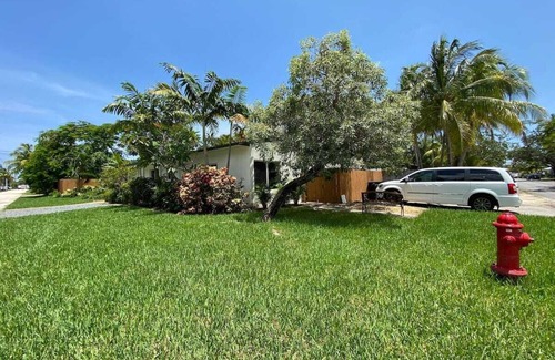 Poinsettia Heights Casa | Cozy spacious Studio With Private small Backyard. Pet Friendly