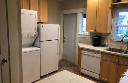 Land Park Casa | Cozy Spanish Bungalow bordering Land Park and Downtown