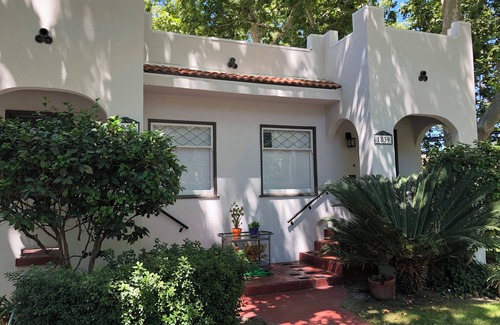 Land Park Casa | Cozy Spanish Bungalow bordering Land Park and Downtown