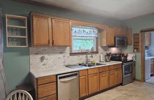 Marlinton Casa | Cozy spot close to the Greenbrier bike trails and river and the Snowshoe resort!